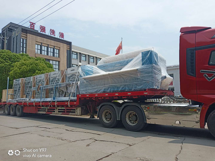 百強洗脫機、烘干機、燙平機等洗滌設備發(fā)貨海南-百強洗滌設備