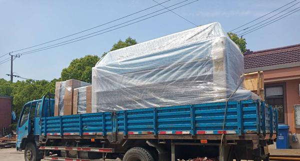 百強(qiáng)洗脫機(jī)、折疊機(jī)等洗滌設(shè)備再次發(fā)貨江西